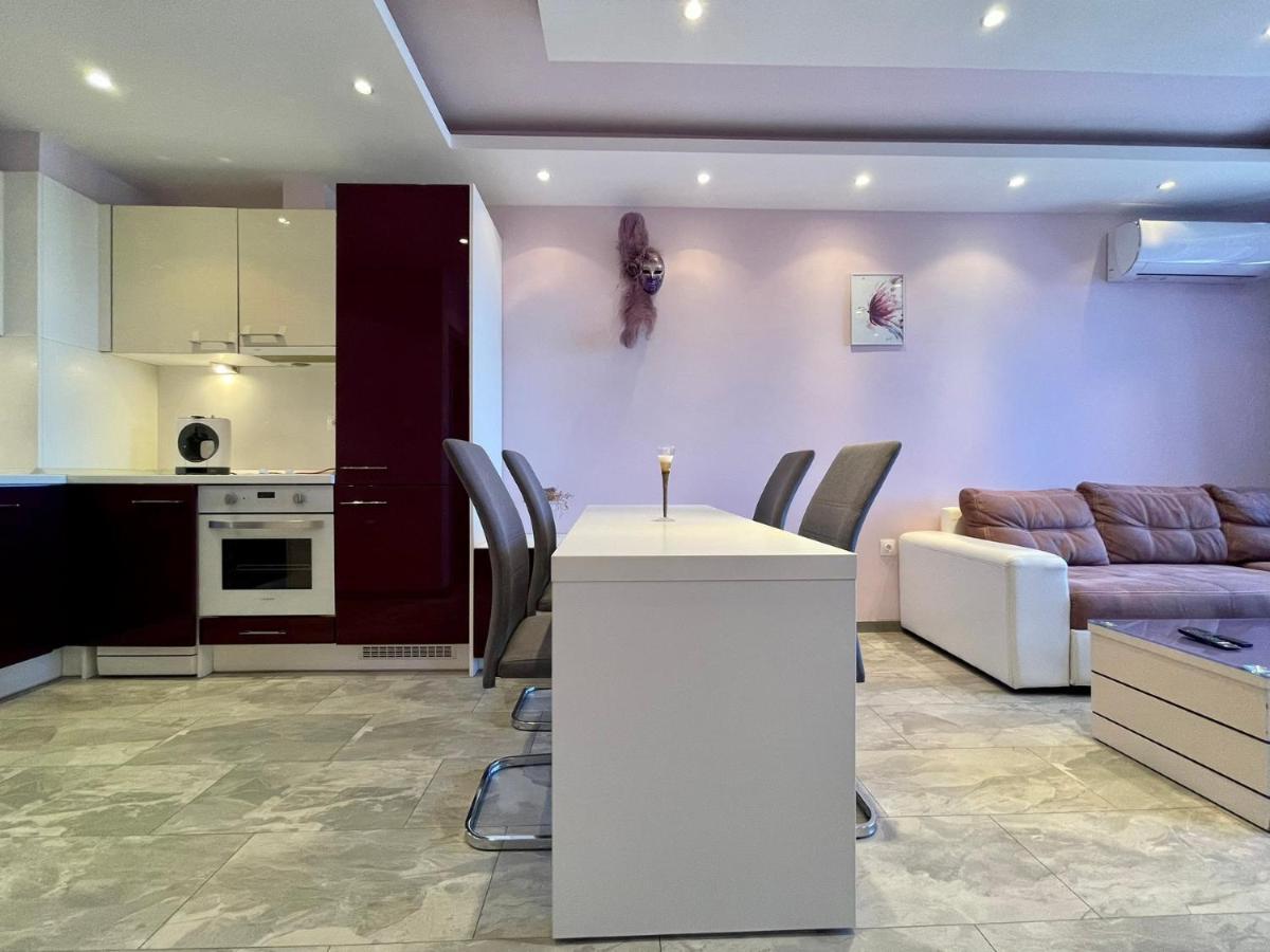 Апартамент Чаролит / Apartment Charoite Burgas Екстер'єр фото