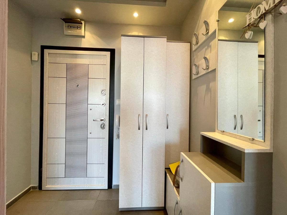 Апартамент Чаролит / Apartment Charoite Burgas Екстер'єр фото