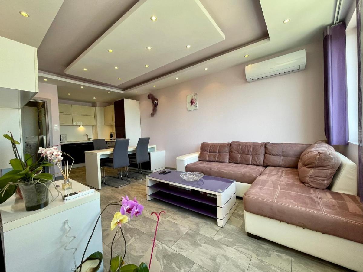 Апартамент Чаролит / Apartment Charoite Burgas Екстер'єр фото