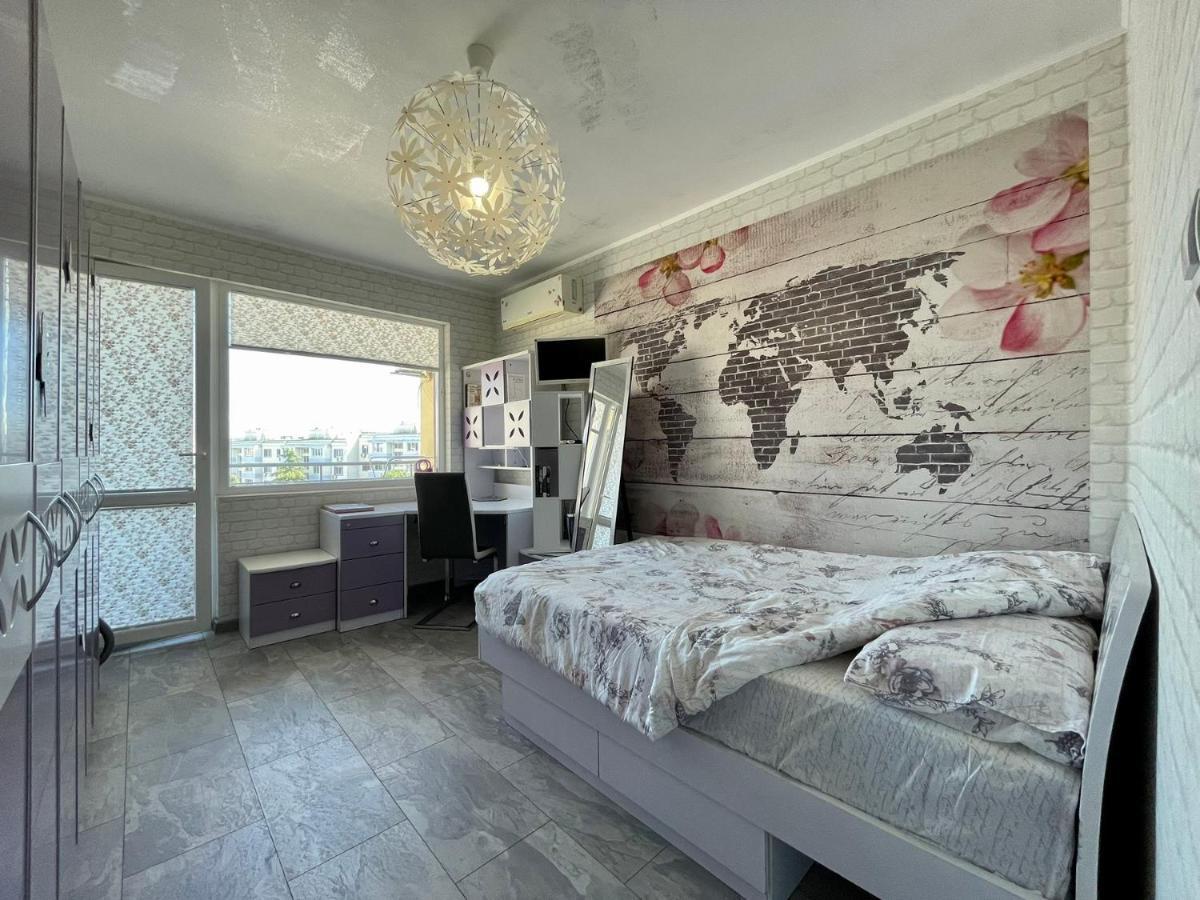 Апартамент Чаролит / Apartment Charoite Burgas Екстер'єр фото